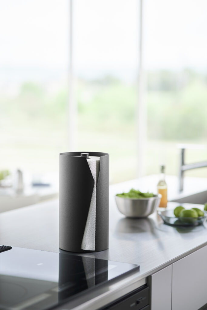 Yamazaki Tower popierinių rankšluosčių laikiklis juodas