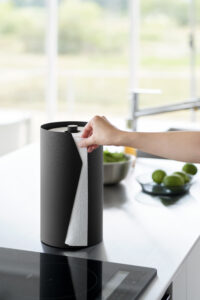 Yamazaki Tower popierinių rankšluosčių laikiklis juodas