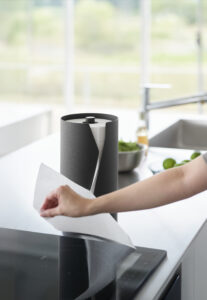 Yamazaki Tower popierinių rankšluosčių laikiklis juodas