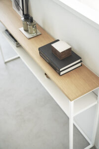 Yamazaki Tower konsolinis staliukas su lentynėle baltas