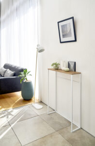 Yamazaki Tower konsolinis staliukas baltas