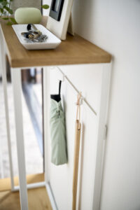 Yamazaki Tower konsolinis staliukas baltas