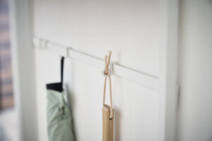 Yamazaki Tower konsolinis staliukas baltas