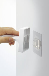 Yamazaki Tower priklijuojamas dozatoriaus laikiklis