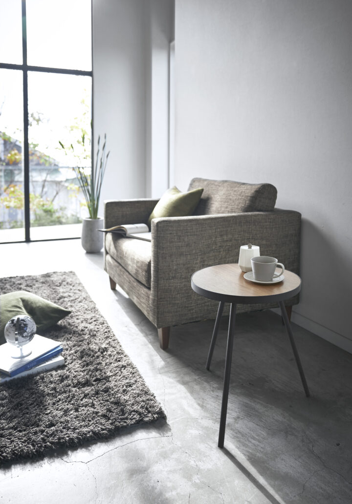 Yamazaki Tower apvalus šoninis staliukas