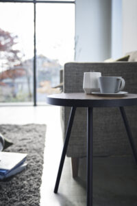 Yamazaki Tower apvalus šoninis staliukas